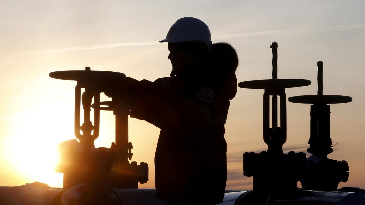 Is oil marching towards backwardation?