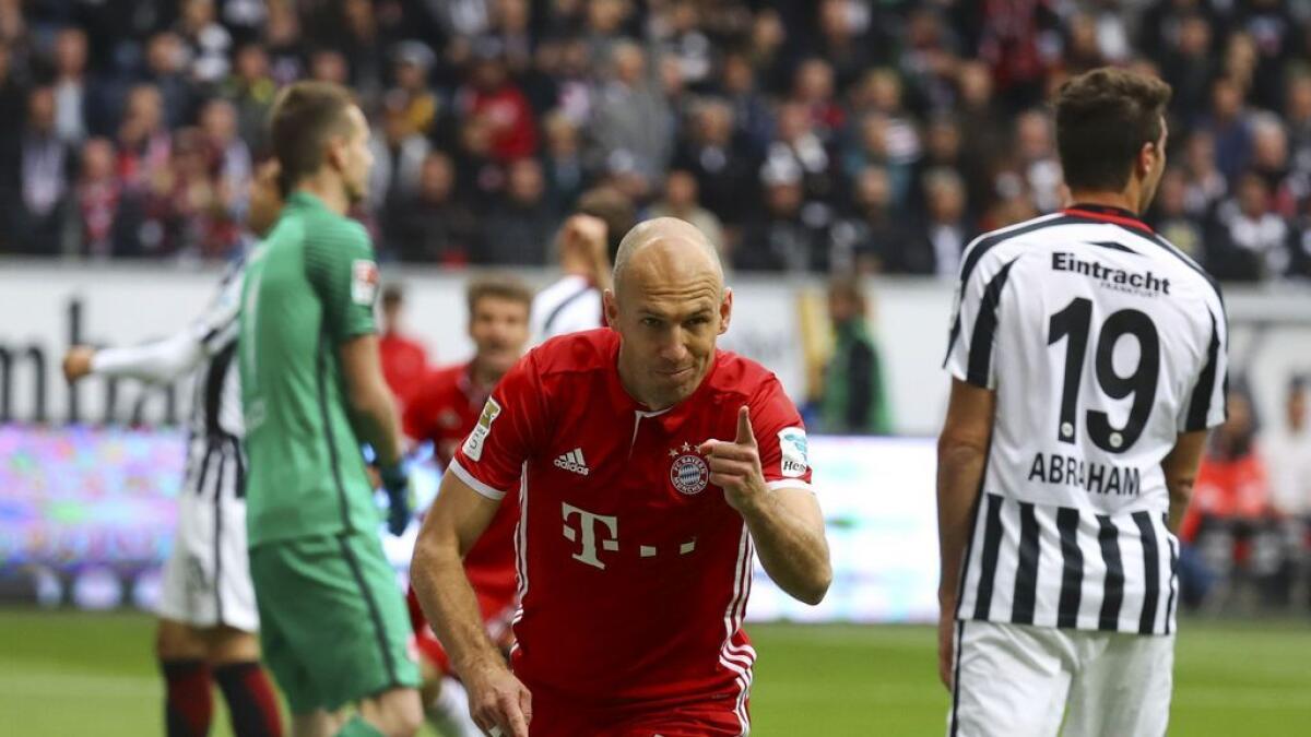 Ten-man Frankfurt extend Bayerns winless streak