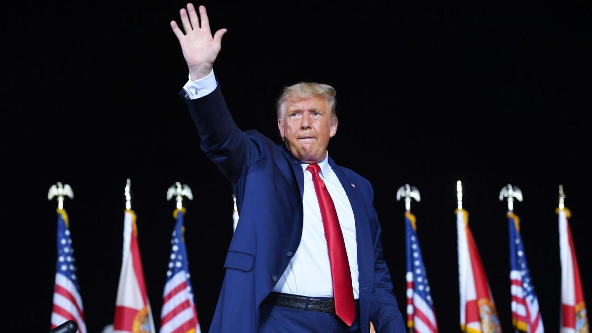 TOPSHOT - US President Donald Trump waves at the end of a campaign rally at Pensacola International Airport in Pensacola, Florida on October 23, 2020.  / AFP / MANDEL NGAN