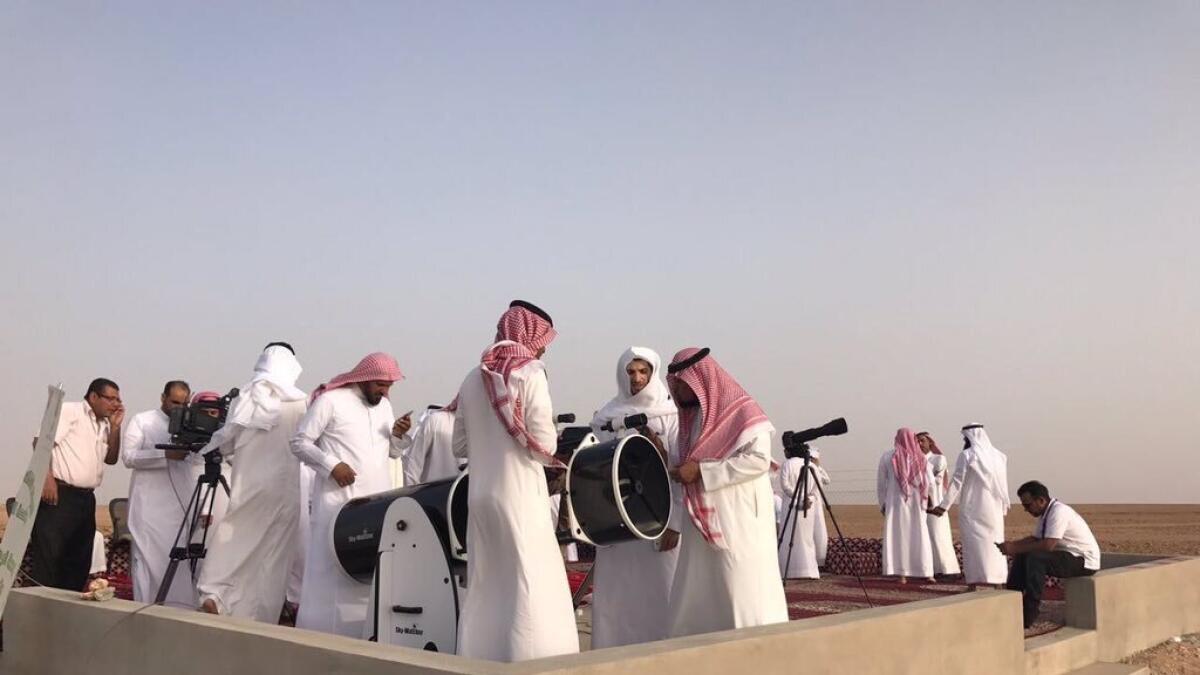 Saudis gather on rooftops to spot Eid Al Fitr crescent