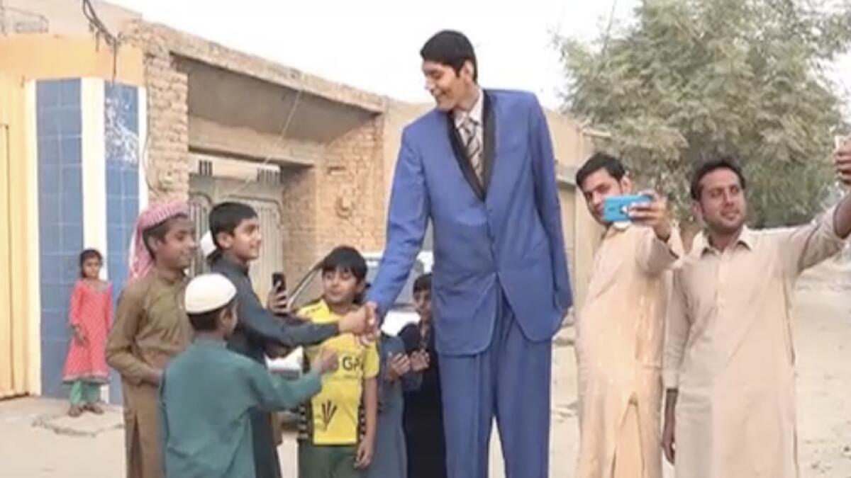 Pakistans tallest man unable to find bride