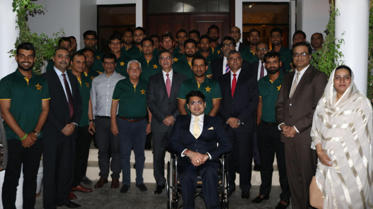 Ambassador meets Pakistan cricket team in UAE 