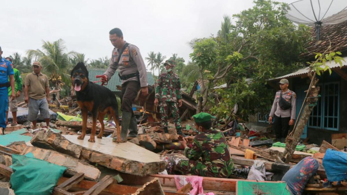 Indonesia tsunami toll hits 429 as rain hampers rescue efforts 