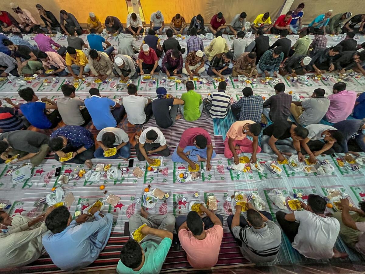 Iftar meals distributed in Al Quoz.  Photo: Rahul Gajjar