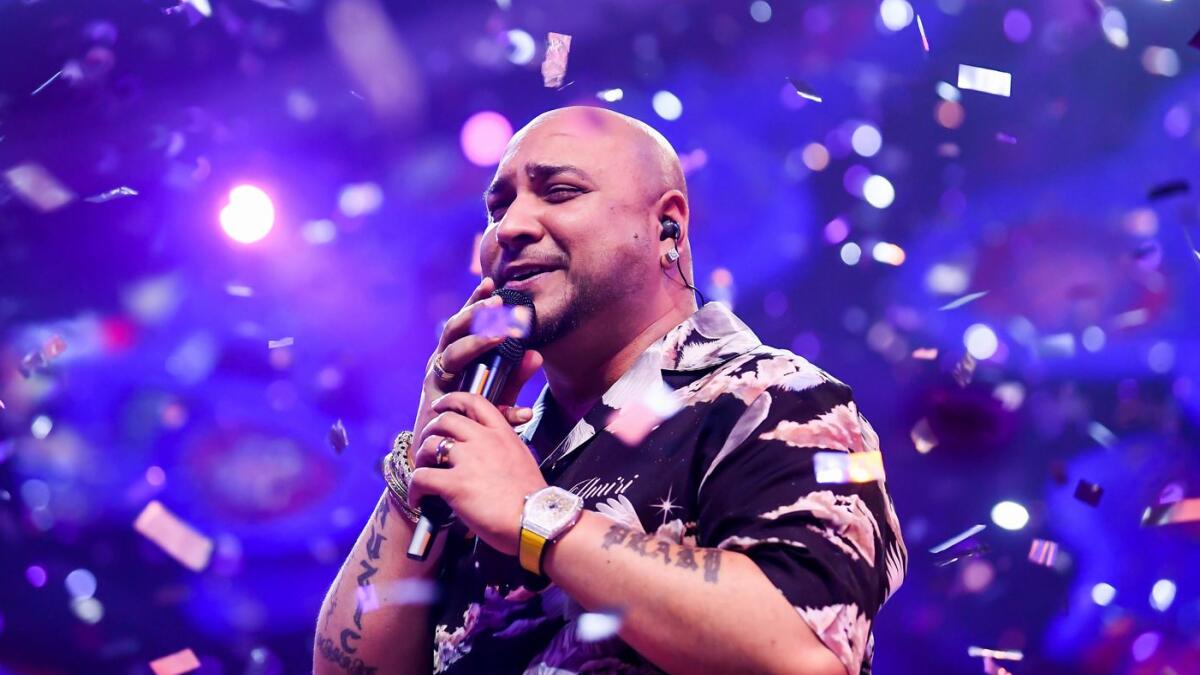 دبي: المغني البنجابي بي برااك يثير إعجاب المعجبين في حدث المدينة