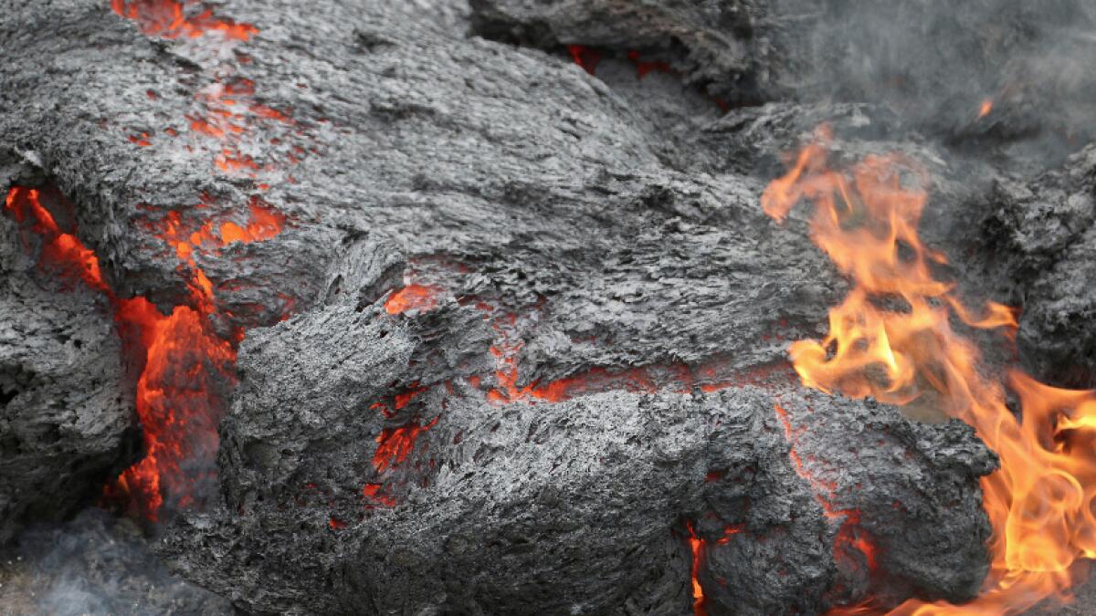 Noisy Hawaiian volcano lava fissure prompts more evacuations