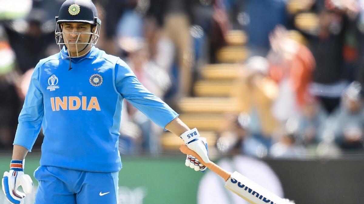 Video: Dhoni sets field for Bangladesh during World Cup warm-up match