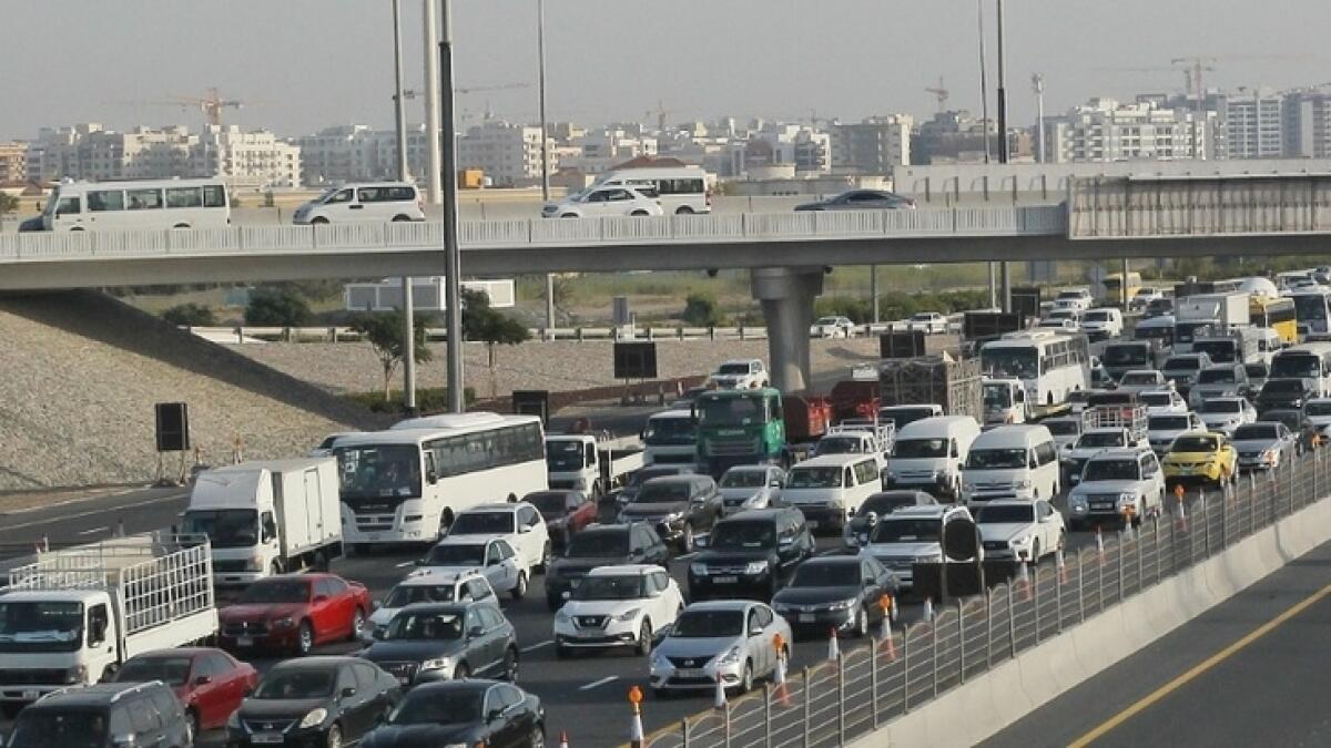 Dubai, sharjah, traffic, covid19