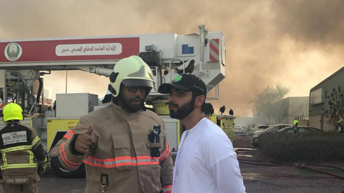 Video: Sheikh Mansoor supervises Dubai fire operation