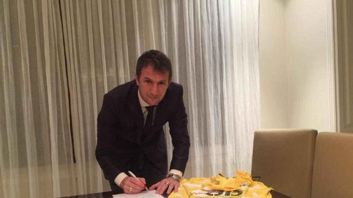 Football: Ex-Boca  coach signs for Al Wasl
