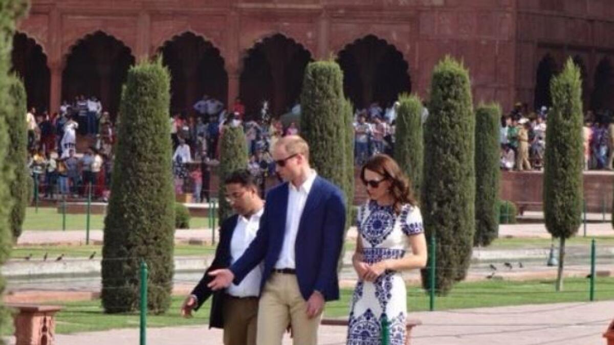 William and Kate arrive at the Taj Mahal 