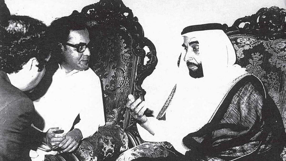 1975- Shaikh Zayed in conversation with Pranab Mukherjee, India’s Minister of Revenue and Banking, in New Delhi.