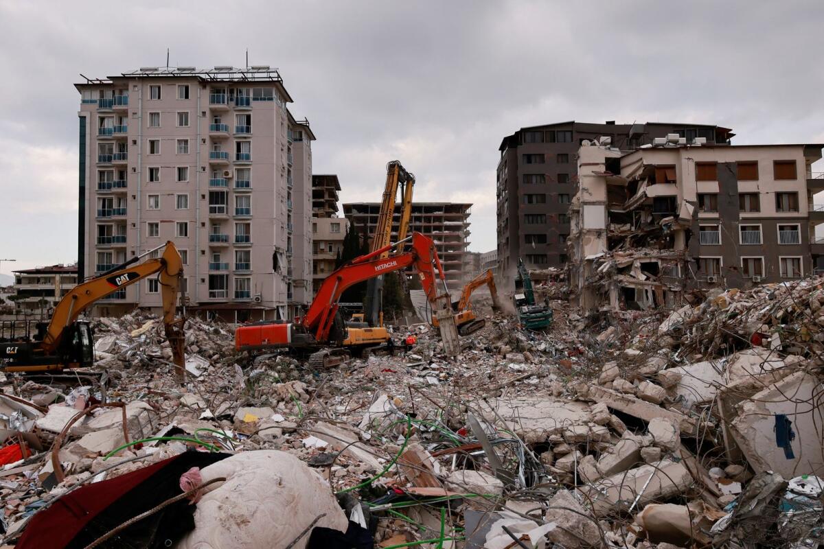 Workers clean the rubble of a collapsed building in the aftermath of a deadly earthquake in Antakya, Hatay province, Turkey, February 21, 2023. Photo: reuters