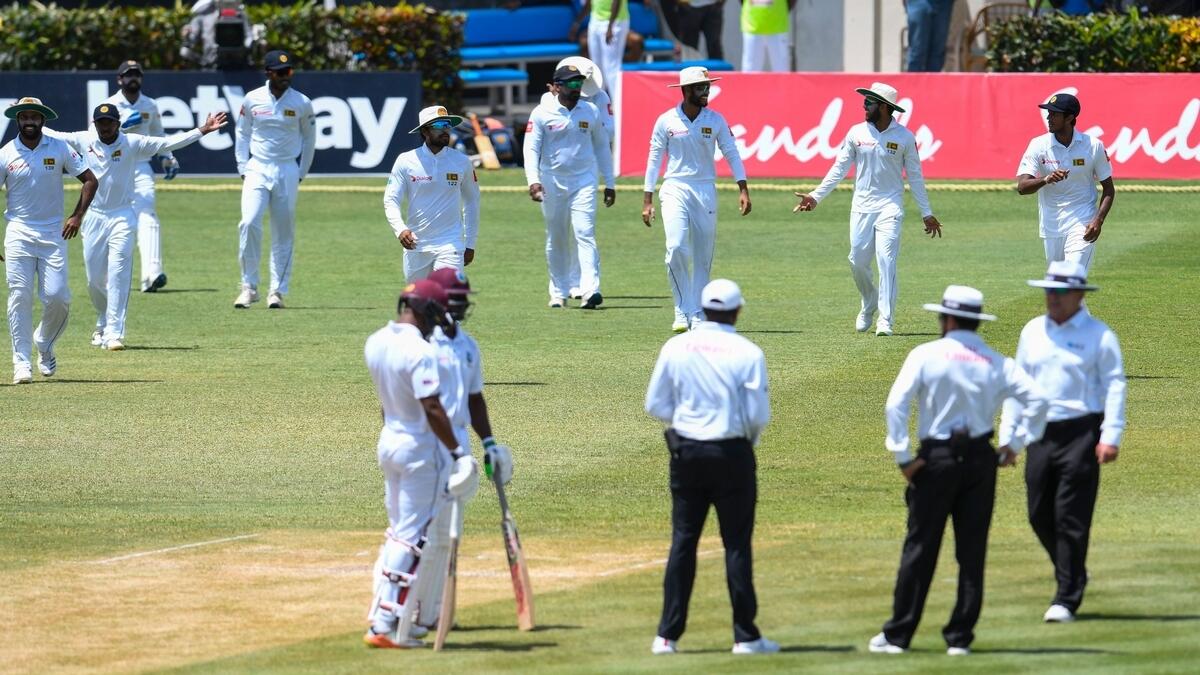 Sri Lanka take to field two hours late after Test ball-tamper row