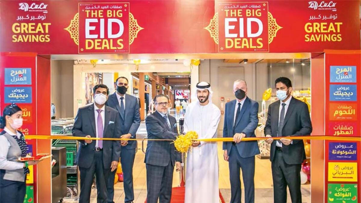 ‘The Big Eid Deals’ was inaugurated at LuLu Hypermarket The Mall - World Trade Center, Abu Dhabi, by Ahmed al Hashemi, social media influencer, along with Saifee Rupawala, chief executive officer of LuLu Group, with other dignitaries and officials of Lulu Group