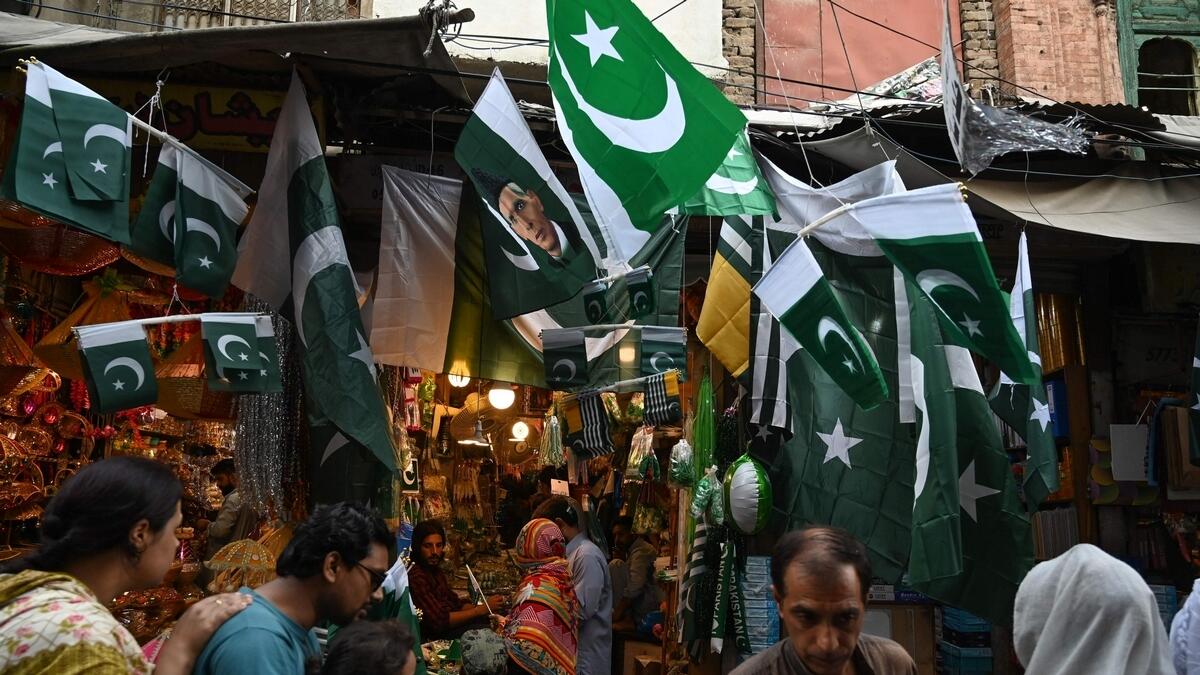 People arrive at a market to buy Pakistani flags in Rawalpindi.  Photo: AFP
