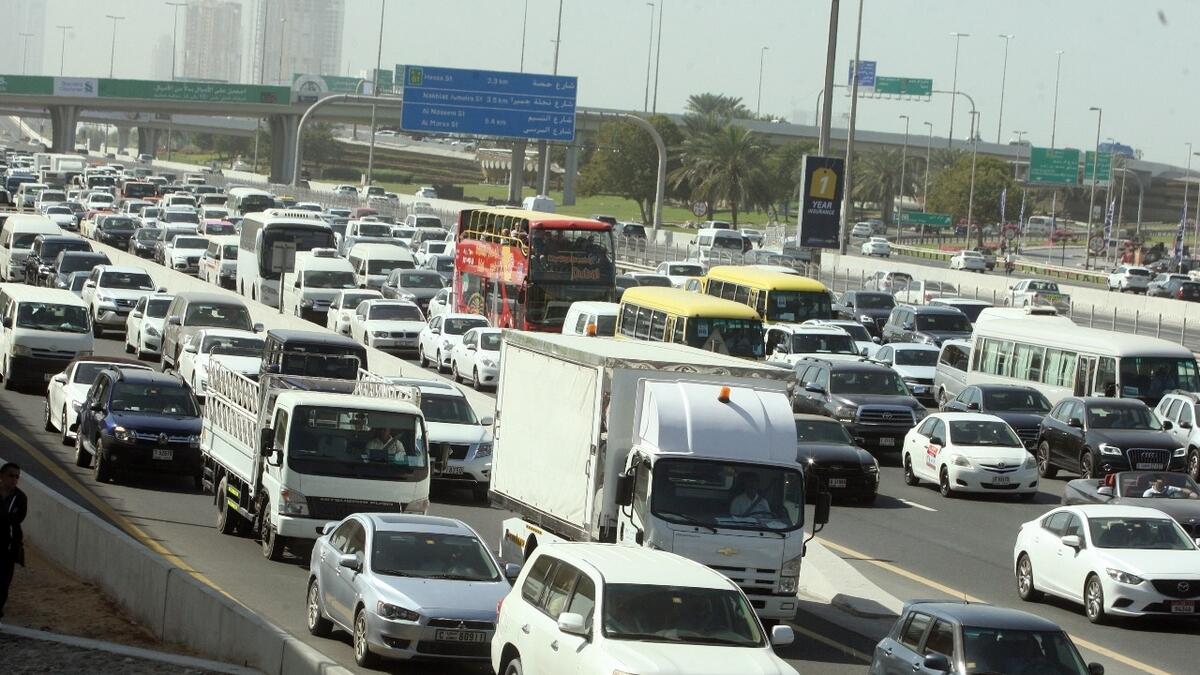 Car pile-up clogs traffic on Dubais Sheikh Zayed Road
