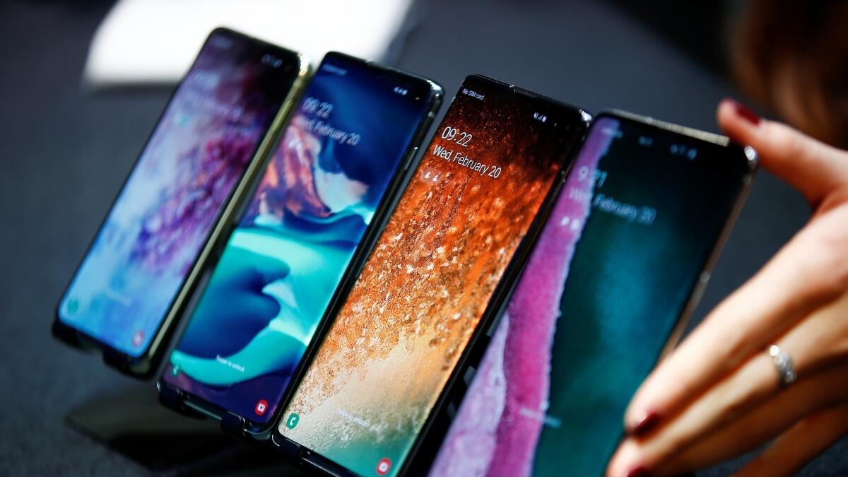 A Samsung employee arranges the new Samsung Galaxy S10e, S10, S10+ and the Samsung Galaxy S10 5G smartphones at a press event in London, Britain February 20, 2019. Reuters