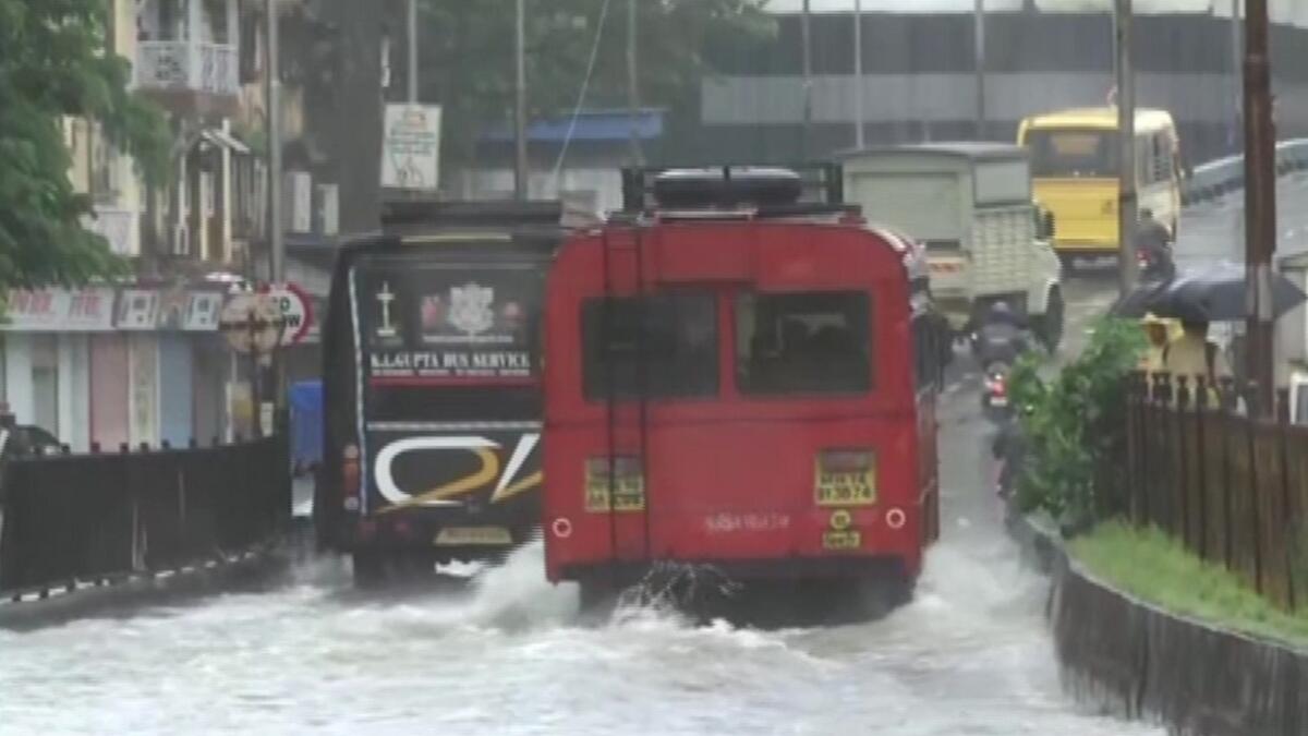 mumbai rain, weather, train, rail traffic, flooding