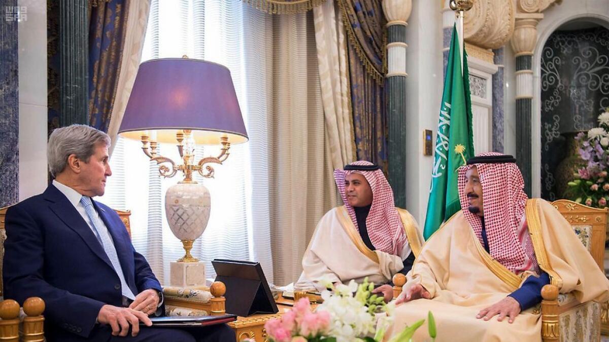 Saudi King Salman receives John Kerry in Riyadh