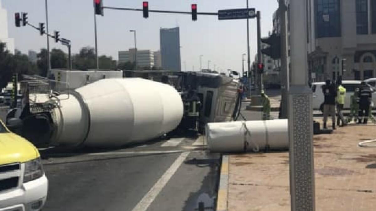 Two vehicles crash as concrete mixer overturns in Abu Dhabi