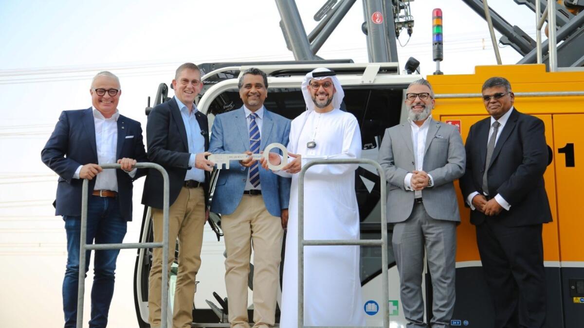 Hermann Schrattenthaler and Thani Al Shirawi during the handover ceremony of MC96 Heavy Duty Crane.