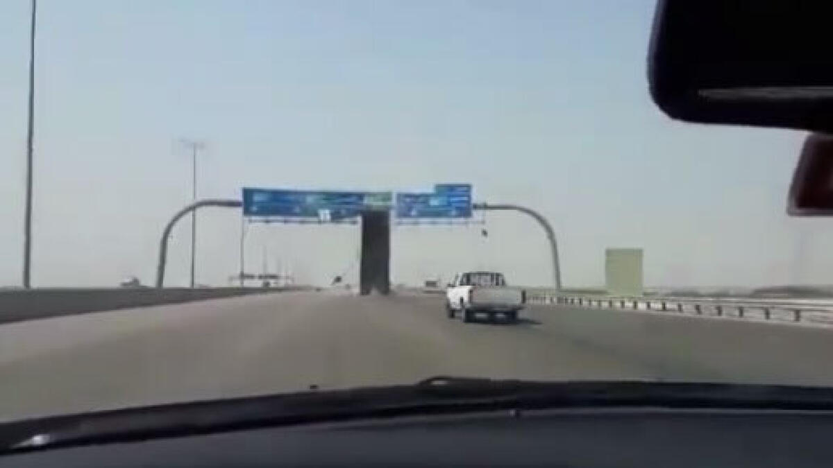 Saudi police arrest truck driver for hitting road sign
