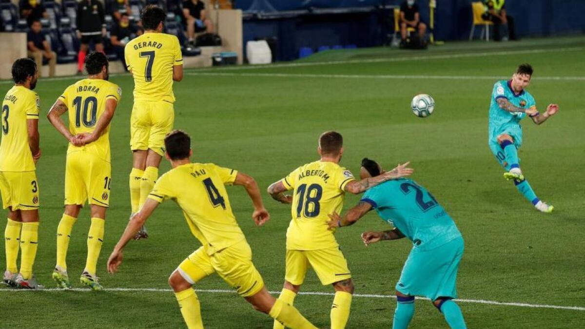 Barcelona's Lionel Messi takes a free kick against Villarreal. (Reuters)