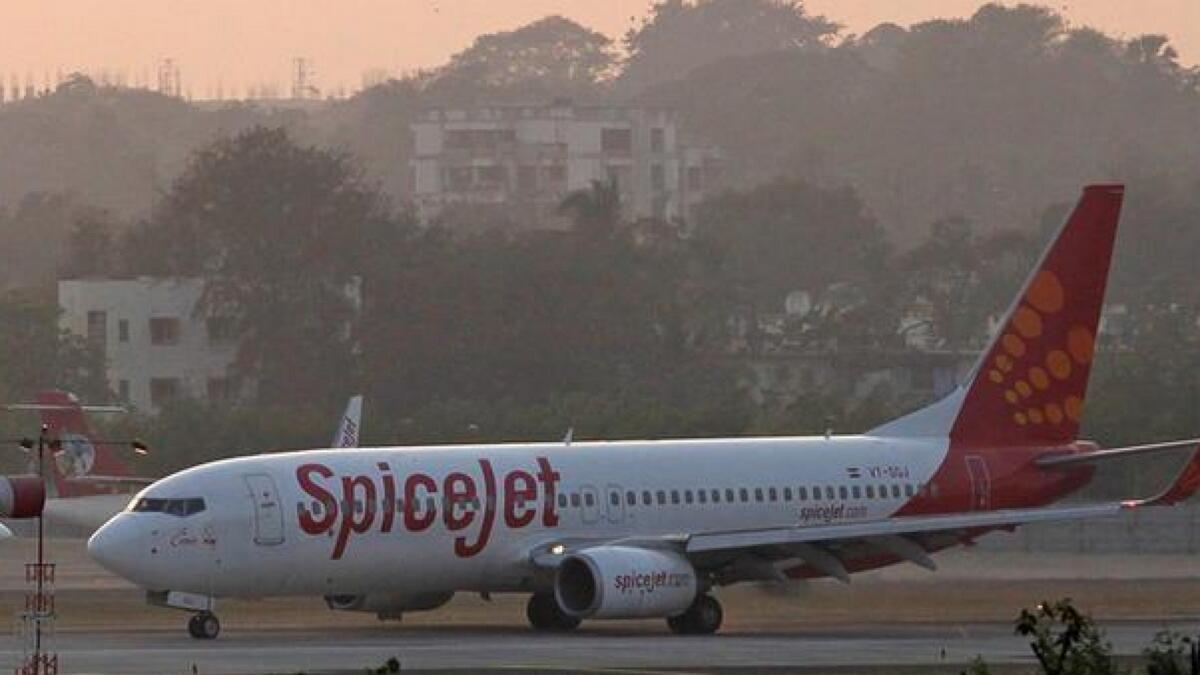 Smoke observed in SpiceJet plane while landing 