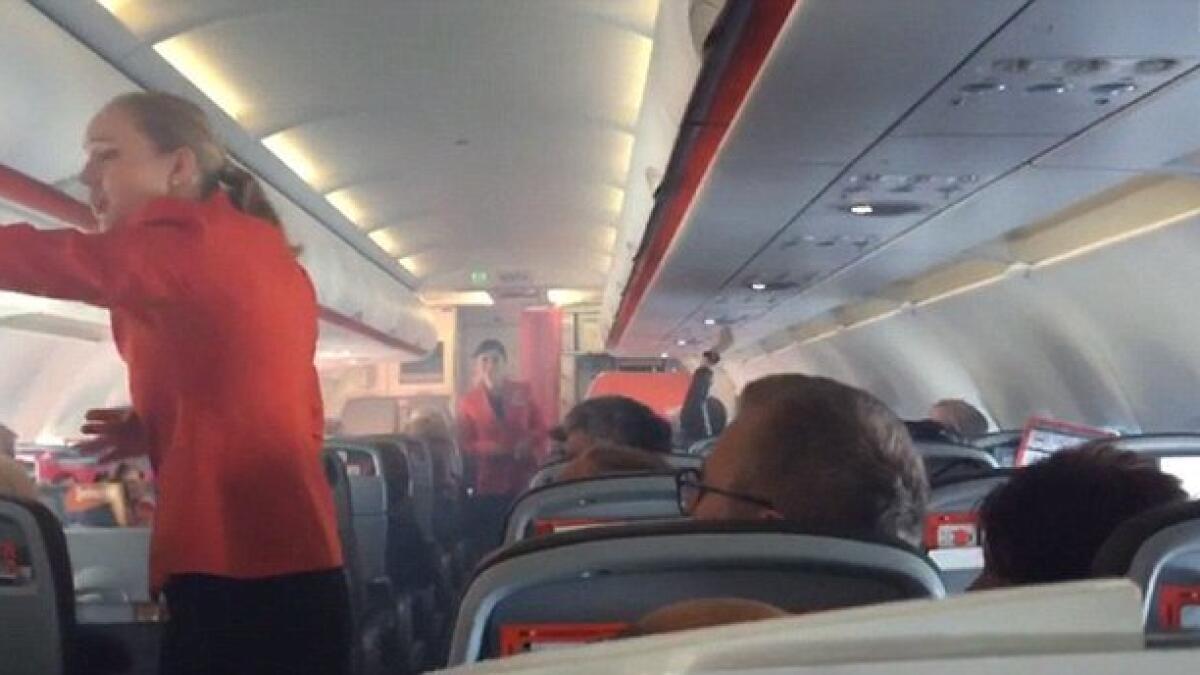 Engine shut down as smoke fills cabin of Jetstar flight