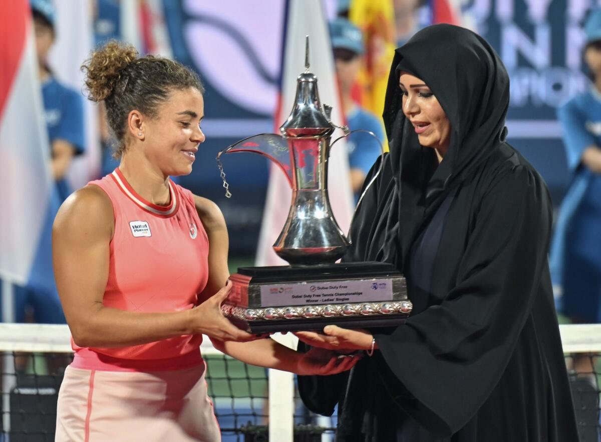 Sheikha Latifa bint Mohammed bin Rashid Al Maktoum, Chairperson of Dubai Culture and Arts Authority (Dubai Culture) and Member of the Dubai Council, presents the winner's trophy to Jasmine Paolini. — Photos my Muhammad Sajjad