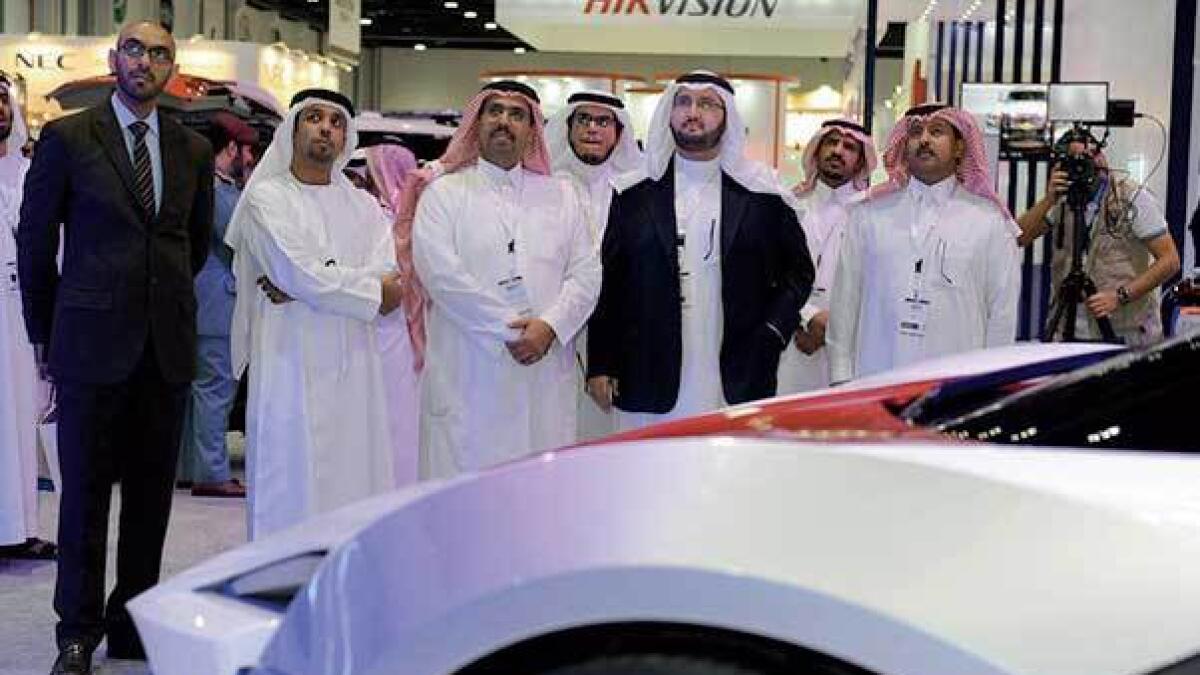 Prince Abdulaziz bin Talal praised the UAE’s innovation during his visit to ISNR Abu Dhabi 2016. 