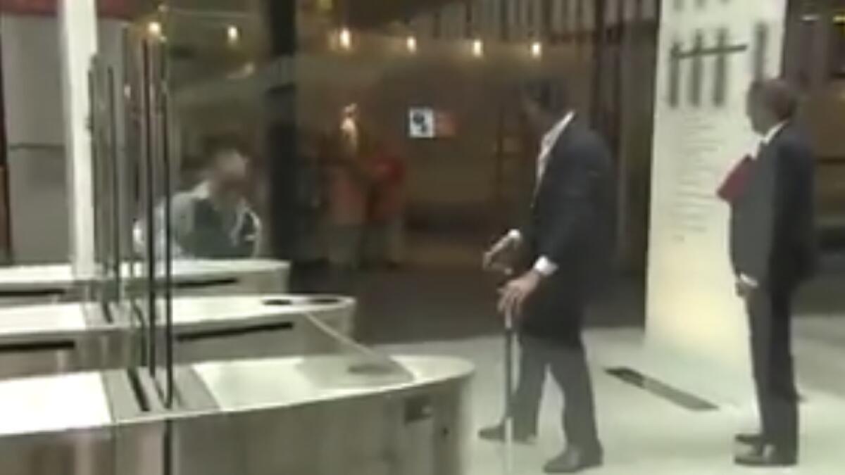 Video: Dutch Prime Minister mops floor after spilling coffee