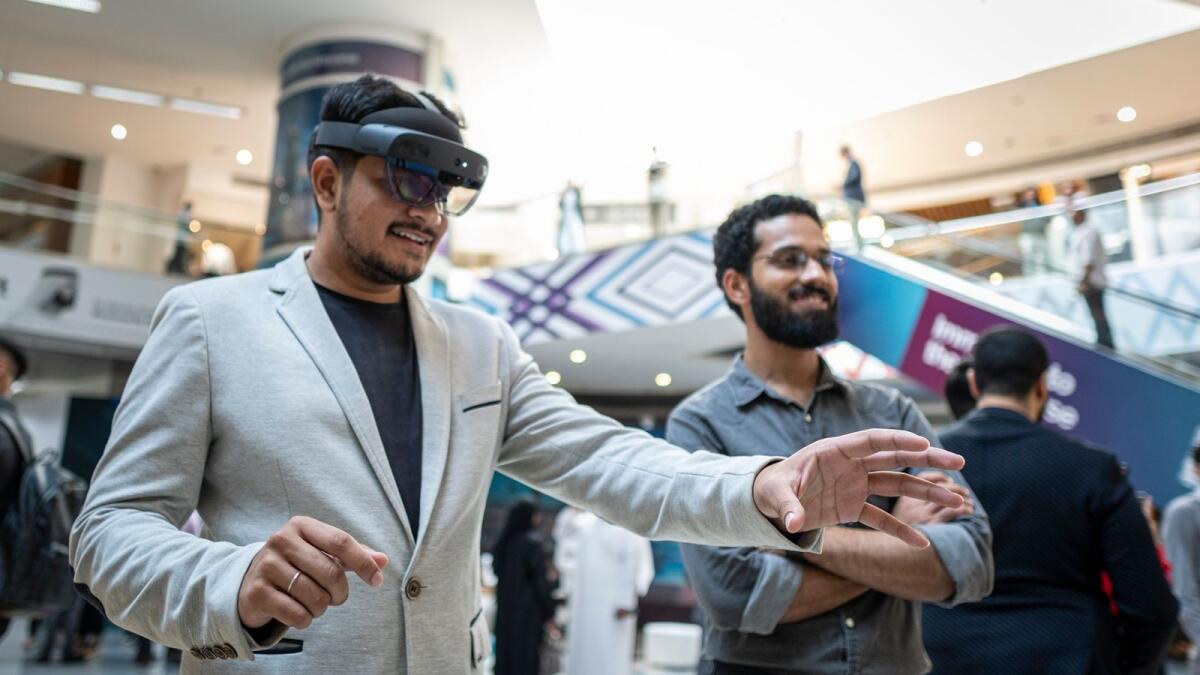 Look: Microsoft's HoloLens 2 exhibited for the first time in Dubai - wknd.