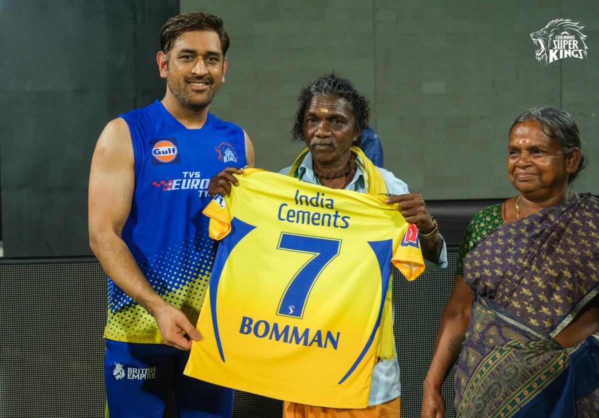 MS Dhoni with Bomman and Belli. — CSK Twitter