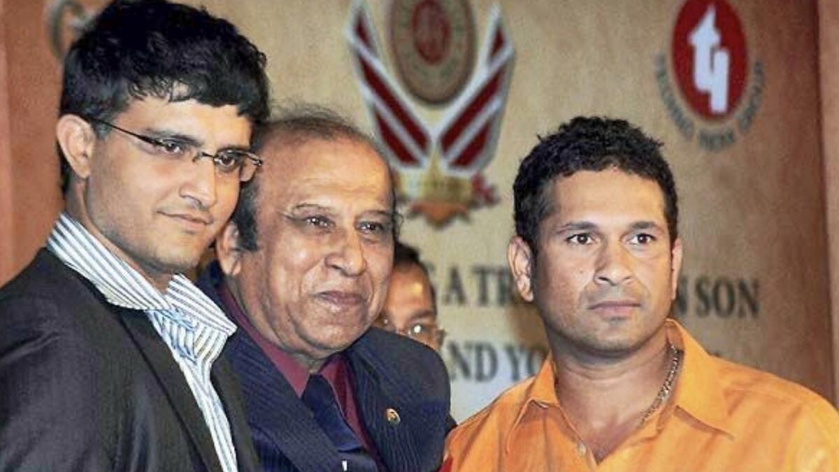 PK Banerjee (centre) with Sachin Tendulkar and Sourav Ganguly (Twitter)