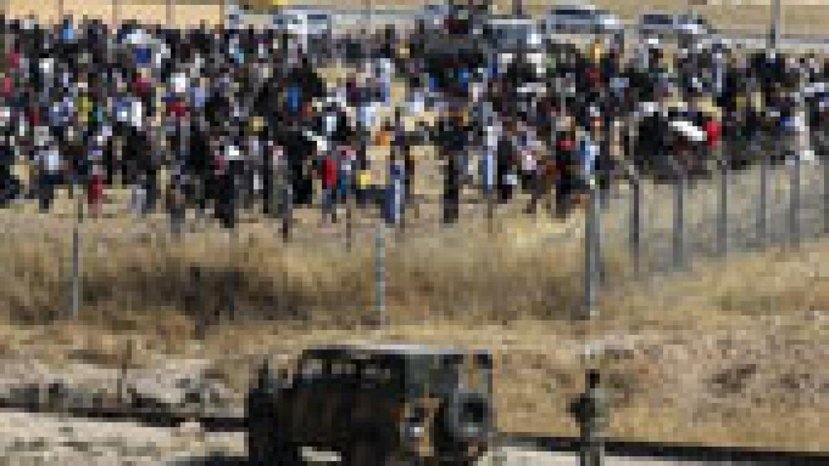 Kurds battle Daesh on Syria border as Turkey blocks refugees