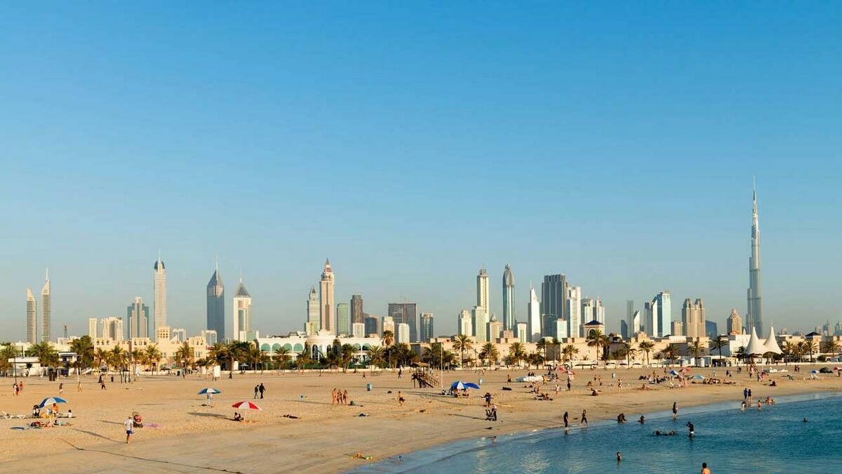 19 arrested for flirting on Dubai roads, beaches