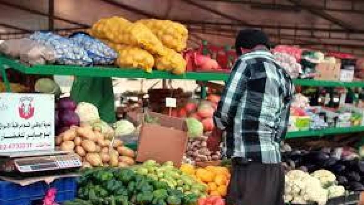 Selling fruits, vegetables outside shops banned in RAK