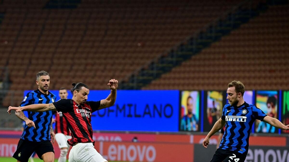 Zlatan Ibrahimovic (L) fights for the ball with Inter Milan's Danish midfielder Christian Eriksen