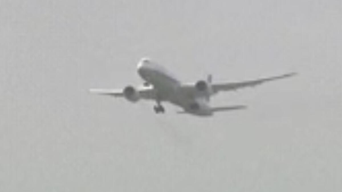 Video: Plane nosedives before landing in shocking footage