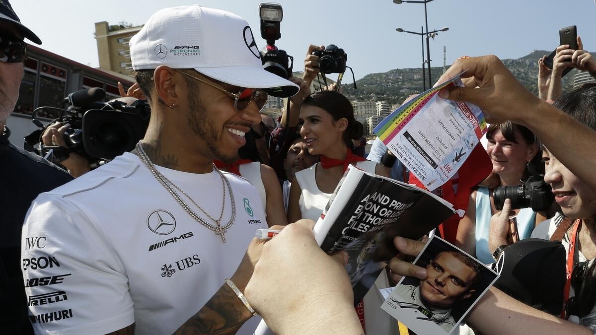 Hamilton says he will extend Mercedes deal this year