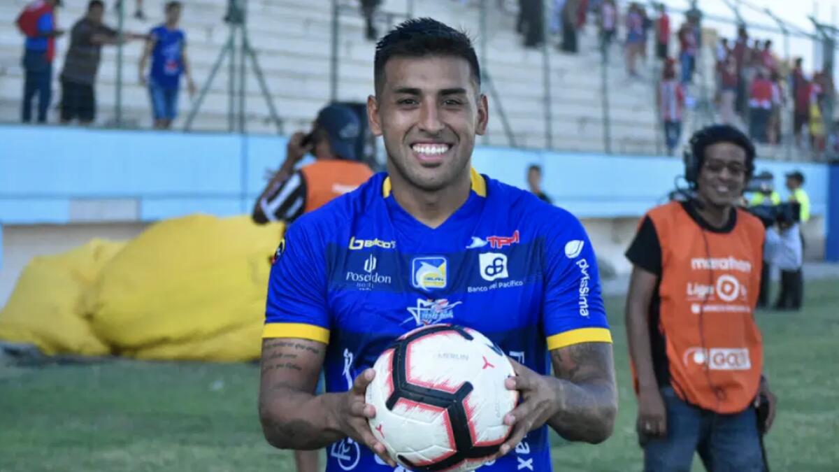 Sergio Lopez, Ecuador, Player, fined, $1,200, kissing football
