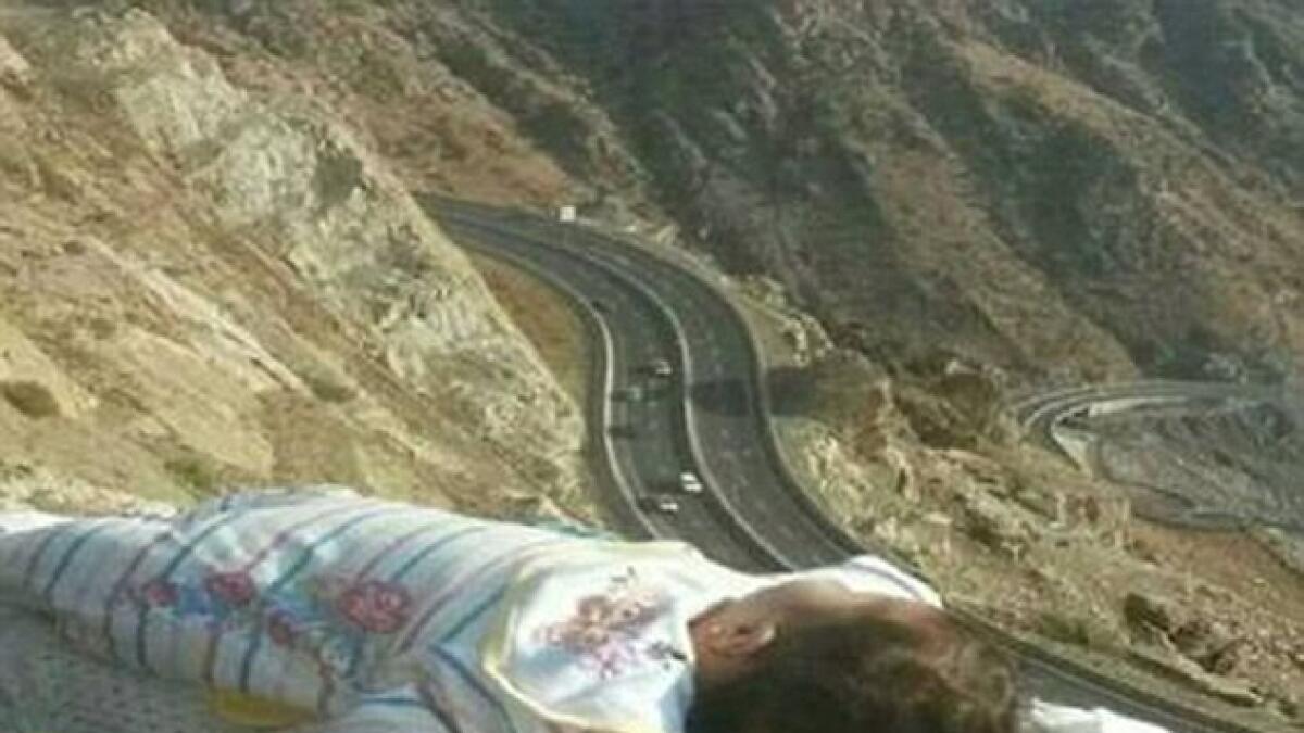 Saudi parents put baby on edge of a cliff for holiday photo