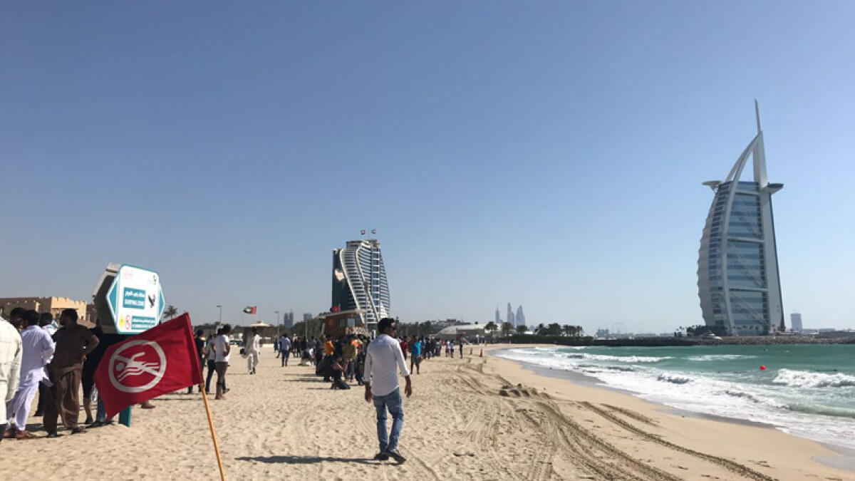 Video: Dubais Jumeira Beach temporarily closed to public