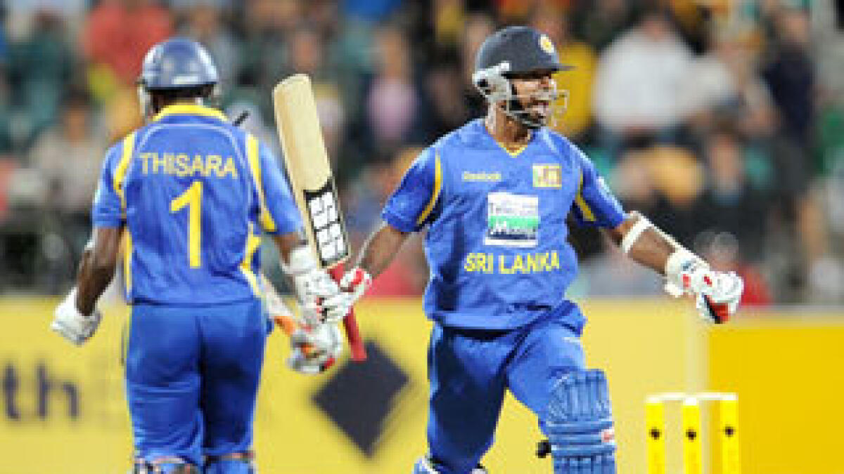 Sri Lanka beat Australia to go top of tri-ODI series