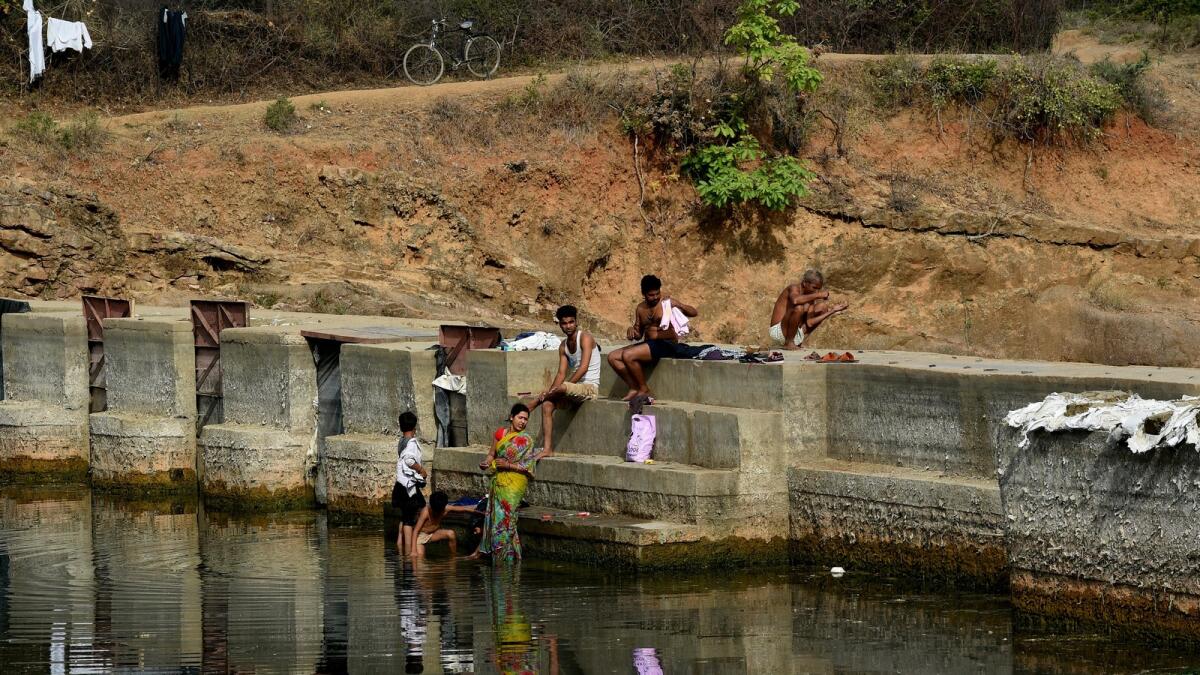 مسؤول حكومي هندي يستنزف 2.1 مليون لتر من المياه لاستعادة الهاتف الذي سقط في الخزان
