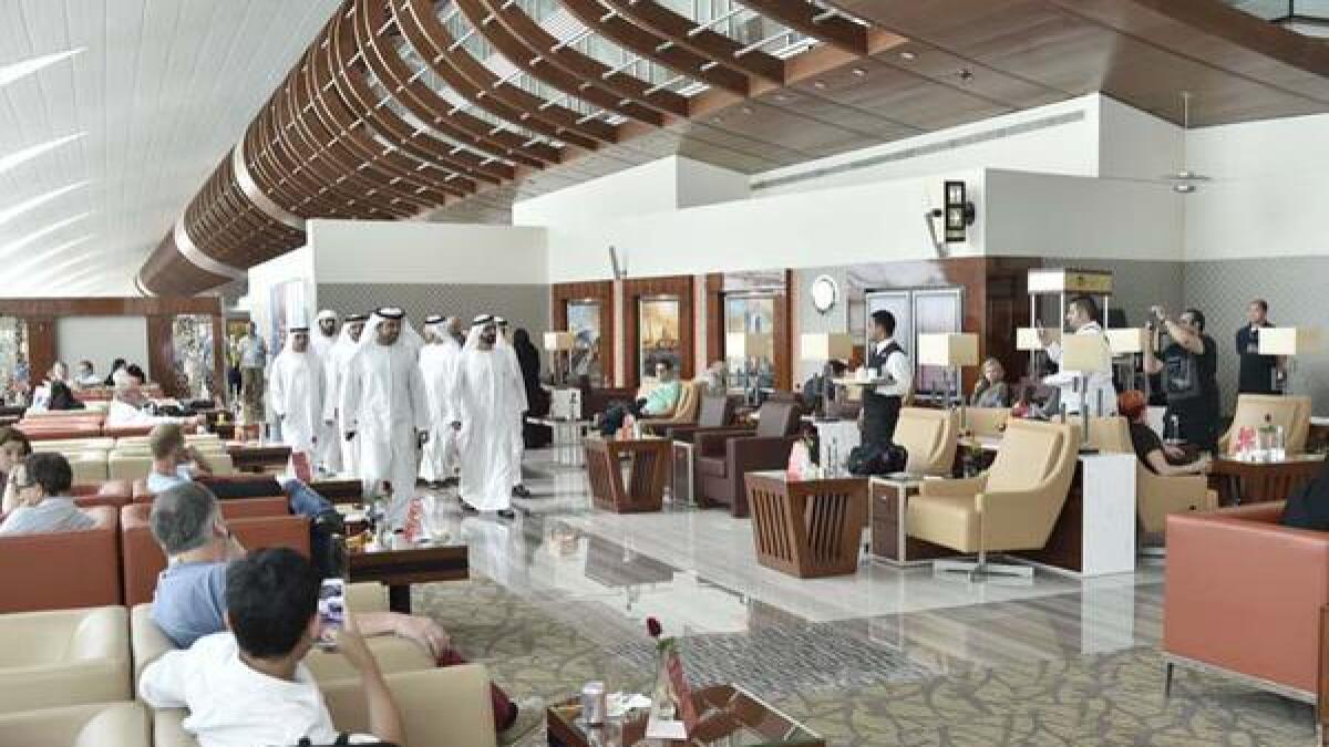 Shaikh Mohammed tours Dubai International Airport.
