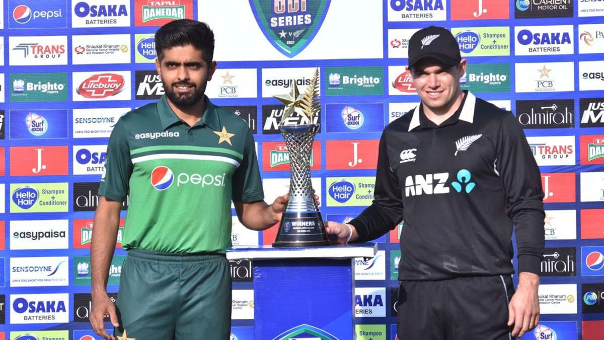 New Zealand captain Tom Latham (right) and Pakistani skipper Babar Azam posing for photograph as they unveil the trophy. New Zealand called off the series before the start of the first match on Friday. (APP)