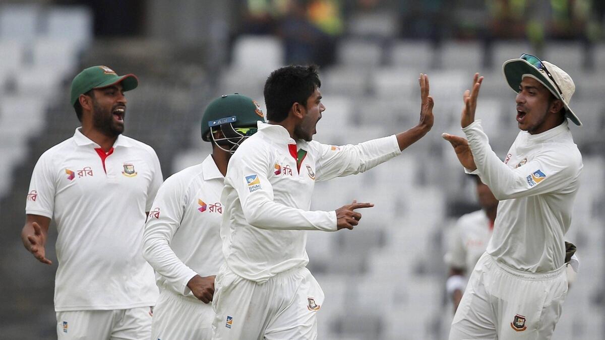 Spinners put Bangladesh on top against Australia
